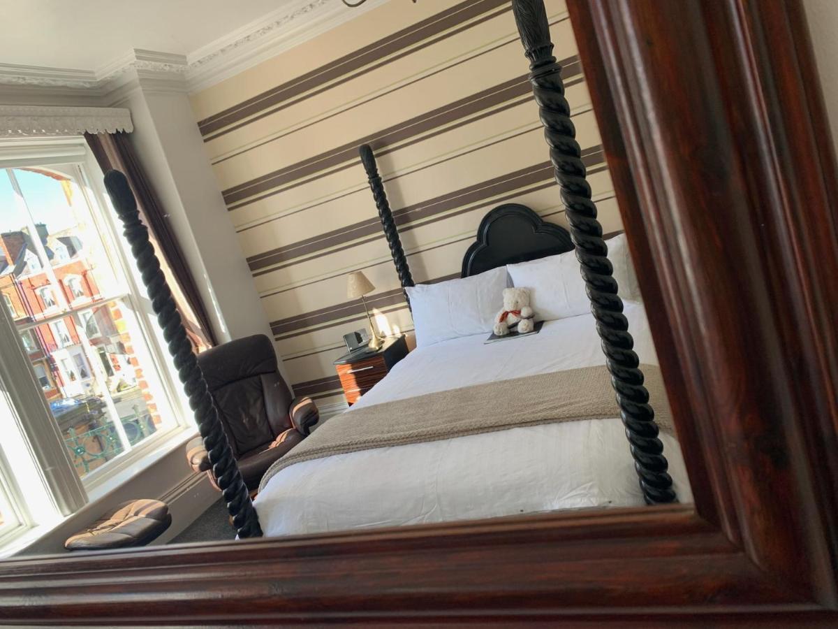 Bed and Breakfast The Middleham à Whitby Extérieur photo